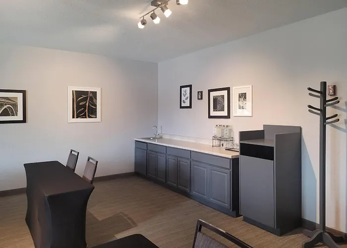 Country Inn & Suites By Radisson, Appleton Airport - Fox River Mall Area