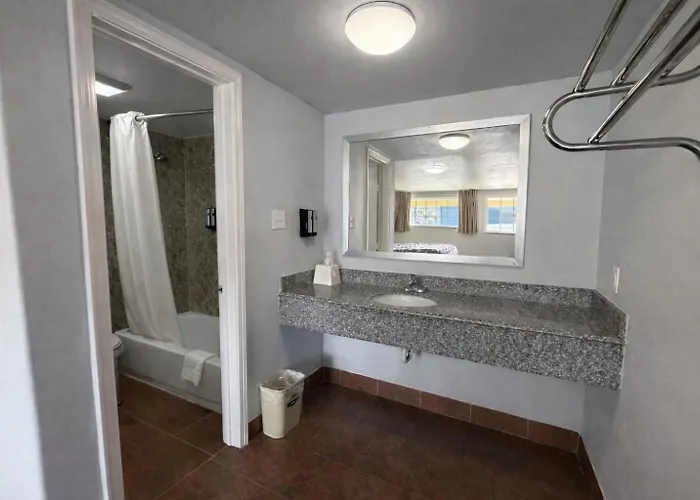 American Inn & Suites Paris