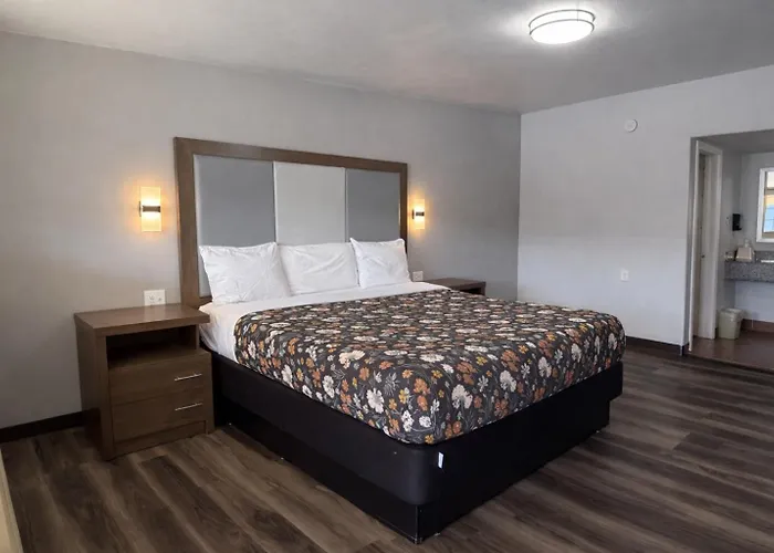 American Inn & Suites Paris