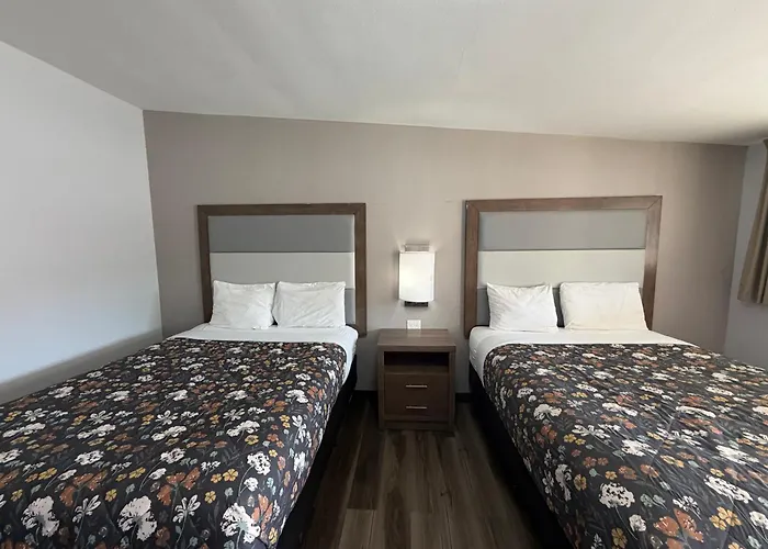 American Inn & Suites Paris