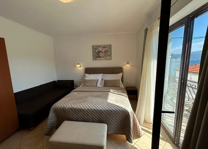 Hotel Vila Tina Arbanija