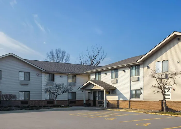 Super 8 By Wyndham Mentor/Cleveland Area Hotel