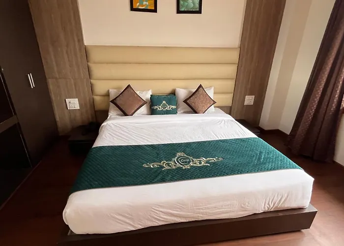 Cozy Pine Kanatal By Tavisha