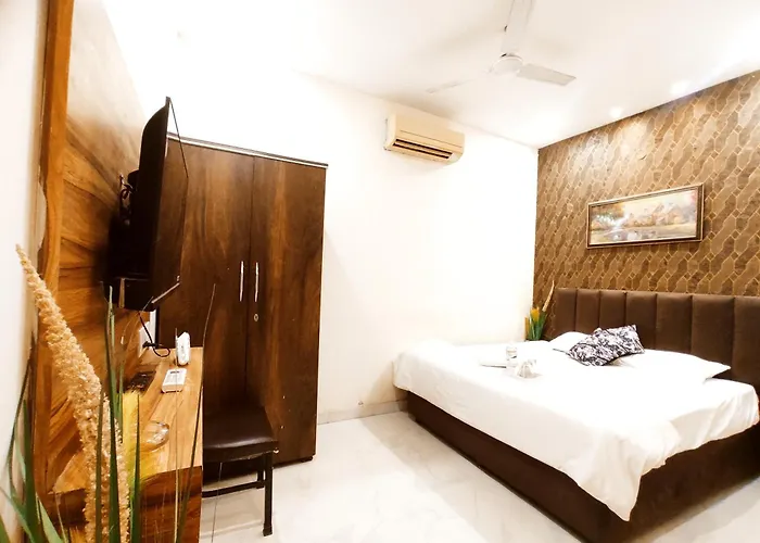 Hotel Silver A - Favorite Of Families, Corporates & Couple