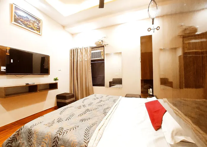 Hotel Land Royal Stays - Premium Rooms In Budget
