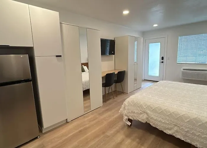 #3 Hygge Hus Hotel - King Suite Connectable