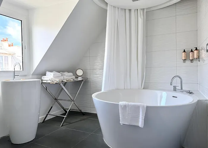 New Hotel Republique Parijs