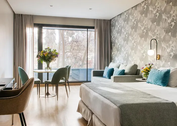 Apartosuites Jardines De Sabatini Madri