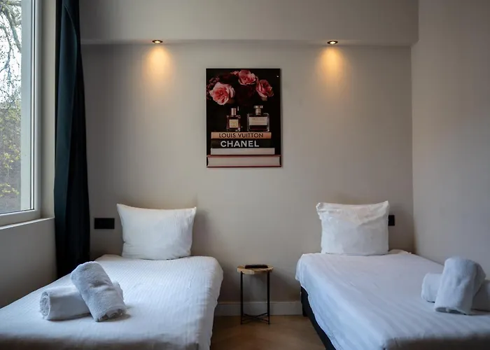 Hotel 83