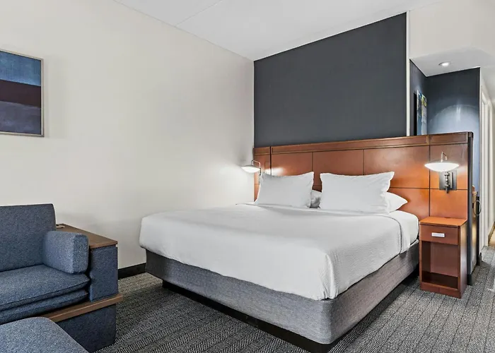 Courtyard By Marriott Clarksville