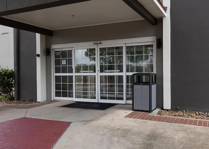La Quinta By Wyndham Pearland Hotel