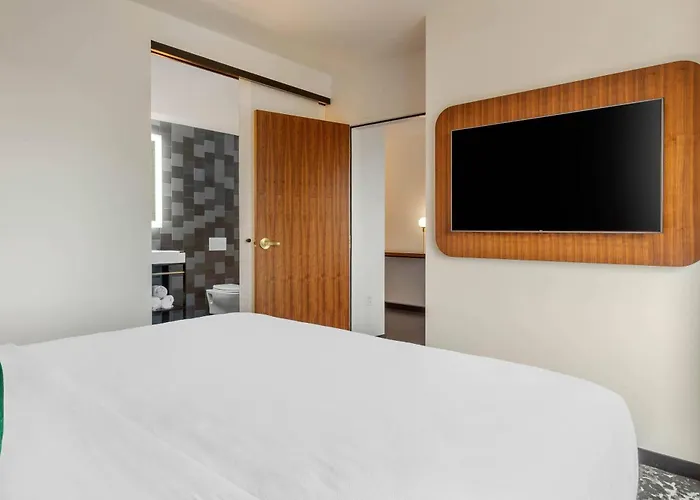 Cambria Hotel Boston Downtown - Seaport