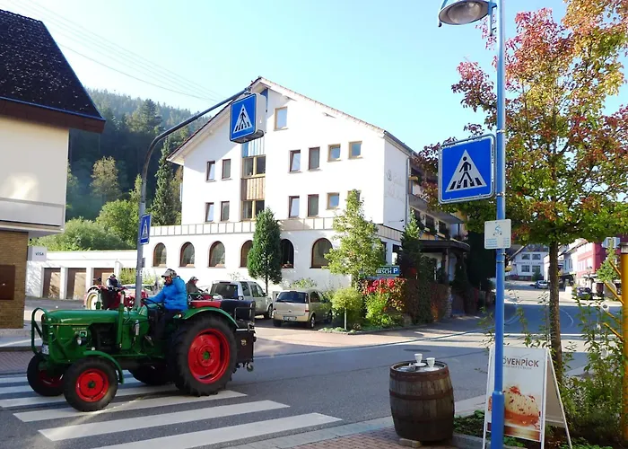 Hotel Hirsch mit Café Klösterle Enzklösterle