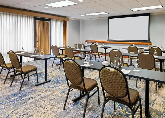 Hampton Inn & Suites Country Club Plaza