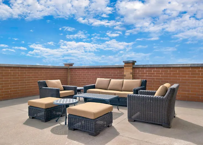 Doubletree By Hilton Davenport Hotel