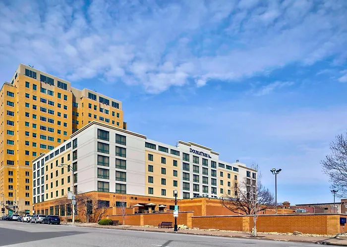 Doubletree By Hilton Davenport Hotel