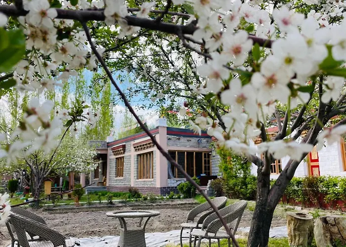 The Kesar Guest House Sumoor