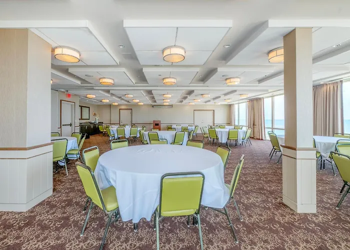 Holiday Inn & Suites Virginia Beach - North Beach By Ihg