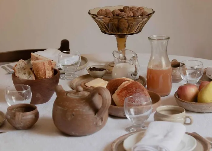 Maison Gamboia, 5 chambres d'hôtes de charme et résidence d'artistes, au calme, vaste jardin fruitier