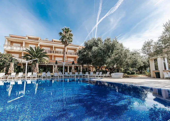 Resort Trcol Novalja