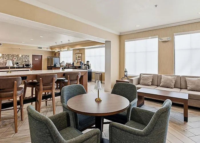 Best Western Plus Hannaford Inn & Suites Kenwood