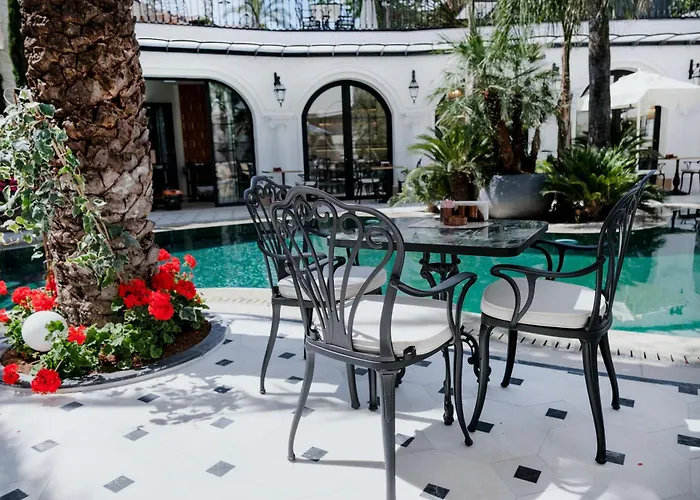 Elegance East Hotel