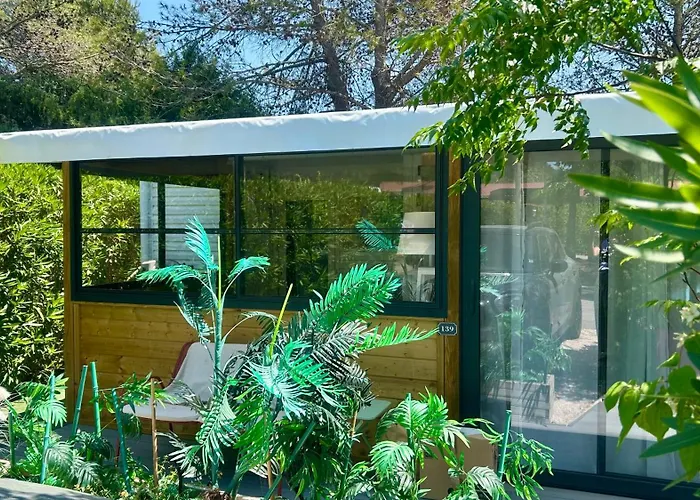 Bungalow de luxe de 60m2 dans camping 5 étoiles Puget-sur Argens