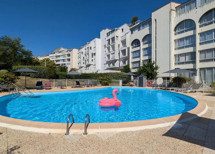 Résidence avec Piscine face au port 200m plage La Rochelle 