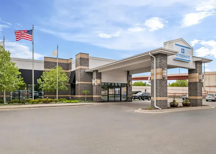 Wyndham Bloomington - Mall Of America