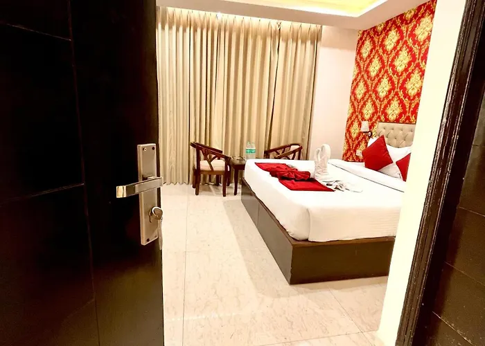 Hotel Lycoris Zirakpur Chandigarh !! Main Highway Hotel ! Lift ! Large Parking ! Premium Ac Rooms ! Traveler Choice
