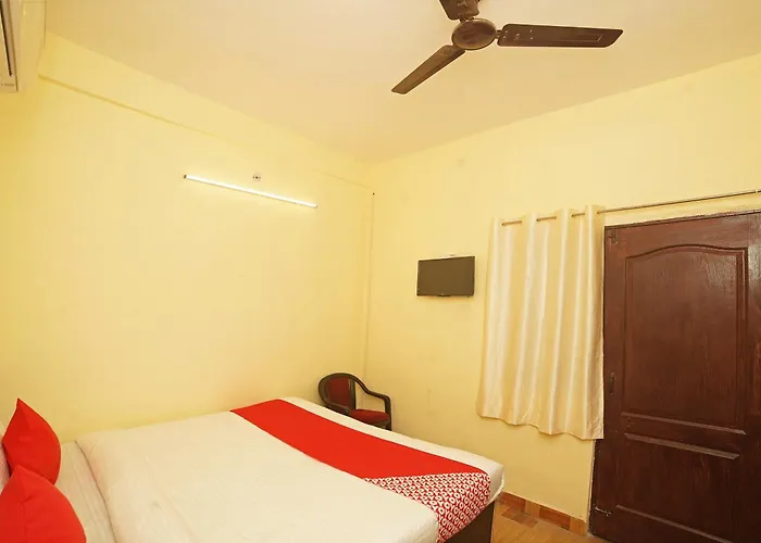 Hotel O Paras Guest House & Restaurant