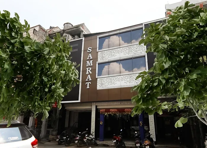 Hotel O Samrat