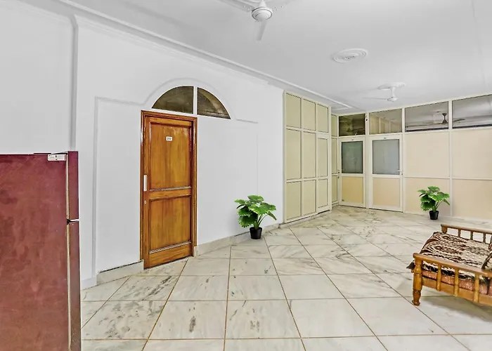 Townhouse Metro Inn Residency Near Iskcon Temple Noida