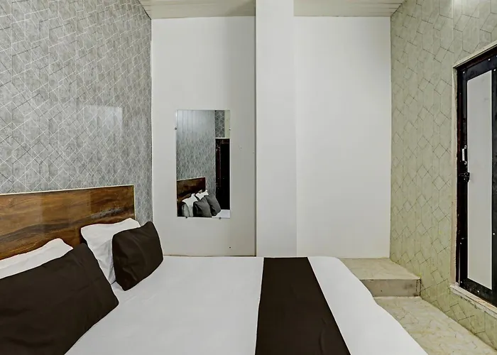 Hotel O Mansarovar