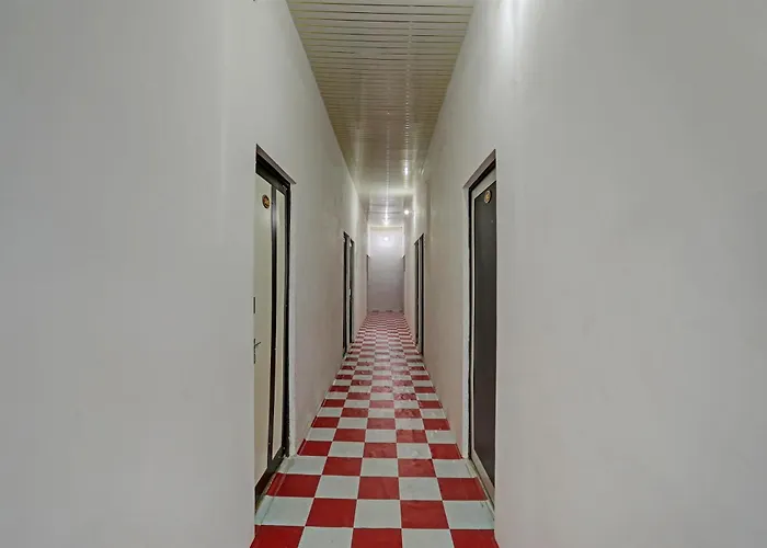 Hotel O Mansarovar