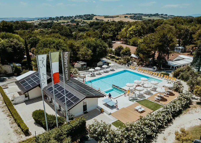 Green Garden Village con piscina, spiaggia riservata e parcheggio Sirolo