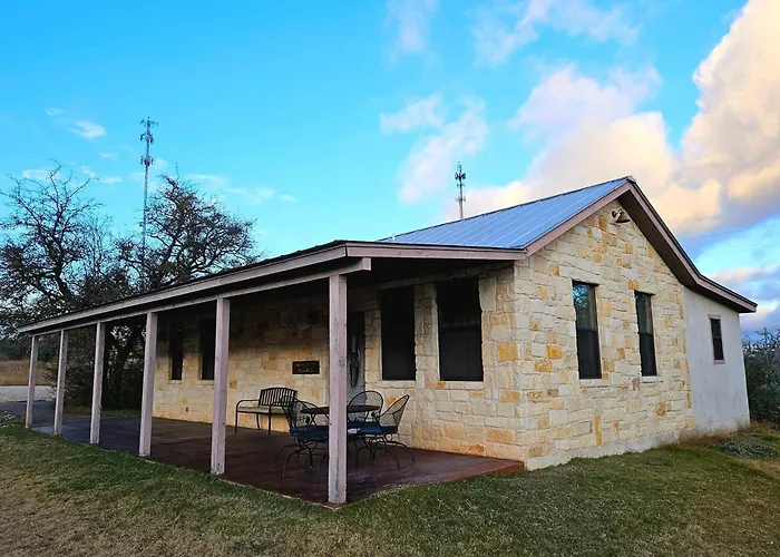 Breezy Hills Cottages - Hill Top Cottage Fredericksburg