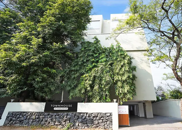 Super Townhouse Central Bazar Road Ramdaspeth