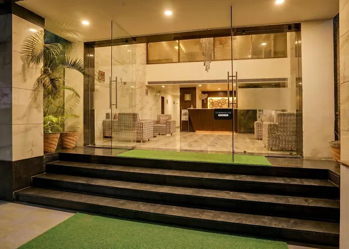 Townhouse Anand Formerly Hotel The Maison