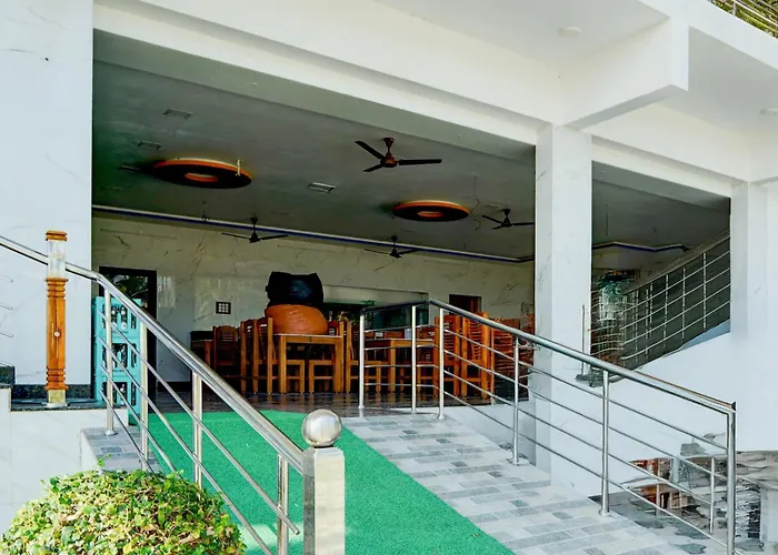 Hotel O Everest