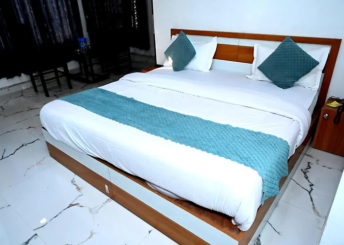 Hotel Woodlarq Inn Zirakpur !! Family Friendly ! Perfect For Group Stays ! Affordable Luxury Stay In Chandigarh