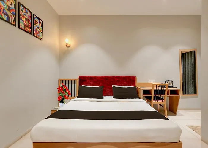 Super Townhouse Nagthane Satara Formerly Matoshree Palace