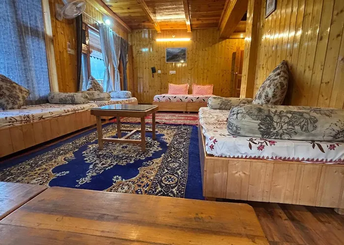 Cafe Saffron Sips & Stays - Alpine Suites Naggar Near Manali