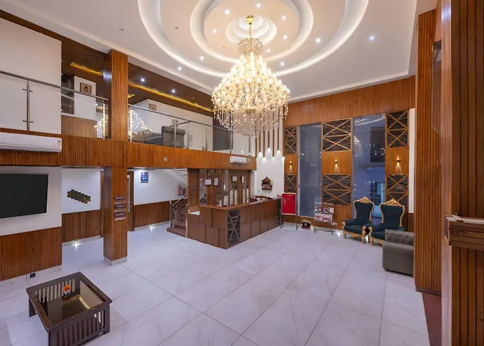 Hotel Asiia Holiday With Swimming Pool -Central Heated And Air Cooled, Near Mall Road