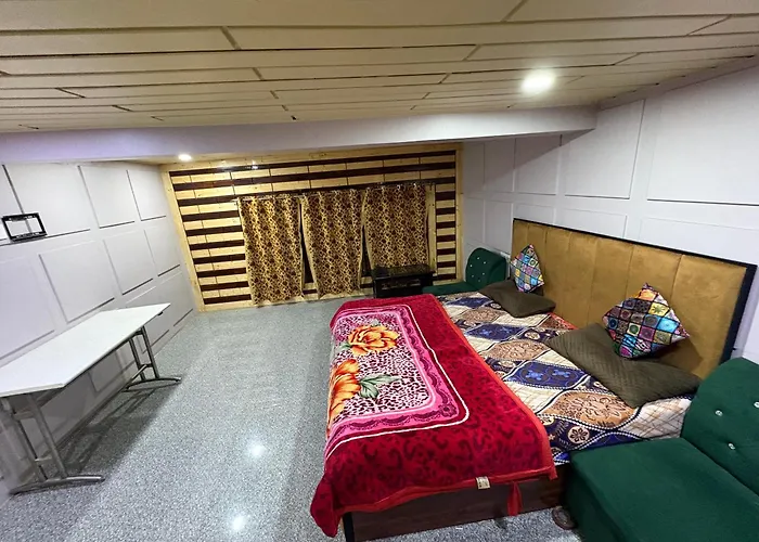 Shahi Darbar Guest House & Restaurant