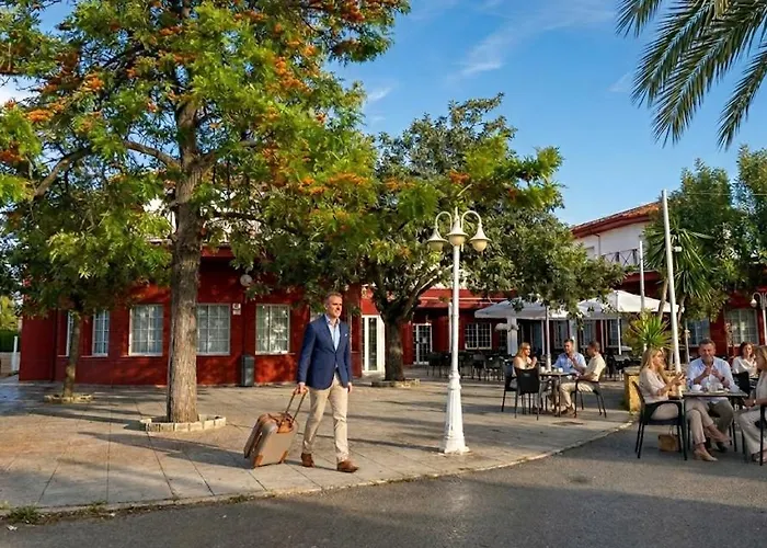 Hotel Mitra Crisálida Cabra