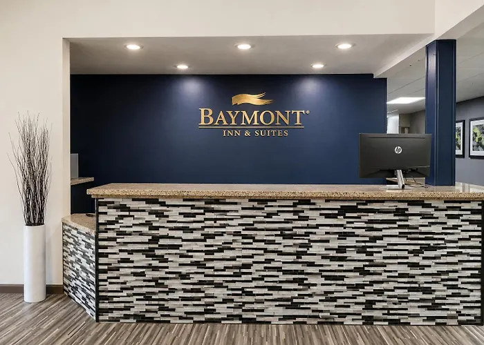 Baymont By Wyndham Hot Springs Hotel