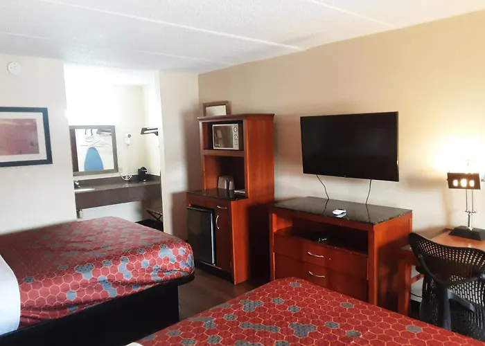 Econo Lodge Inn & Suites Griffin North