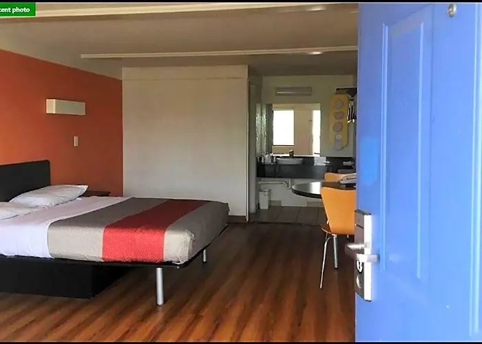 Travelodge By Wyndham Benton Harbor Mi