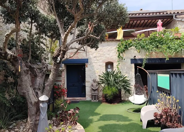 VILLA ARTEMIA Maison vigneronne - chambre d hôtes-B&B-piscine et spa Sigean